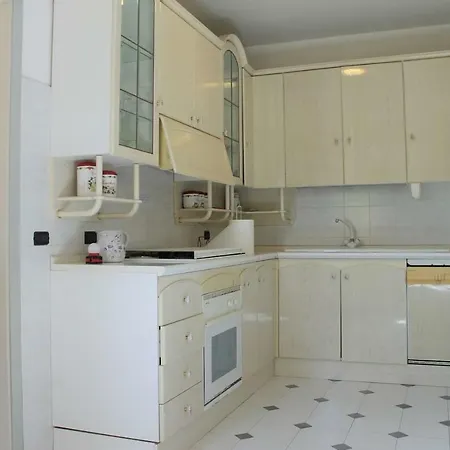 Spacious House Whit Garden-8sleeps-nice View