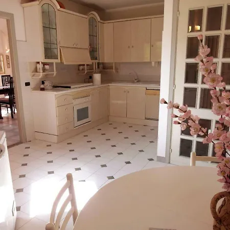 Spacious House Whit Garden-8sleeps-nice View Casa de Férias Cala Gonone