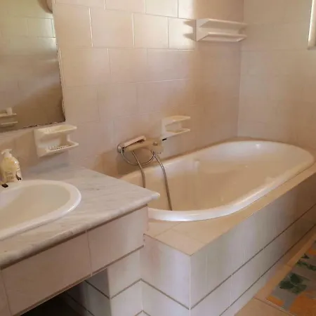 Spacious House Whit Garden-8sleeps-nice View Casa de Férias Cala Gonone